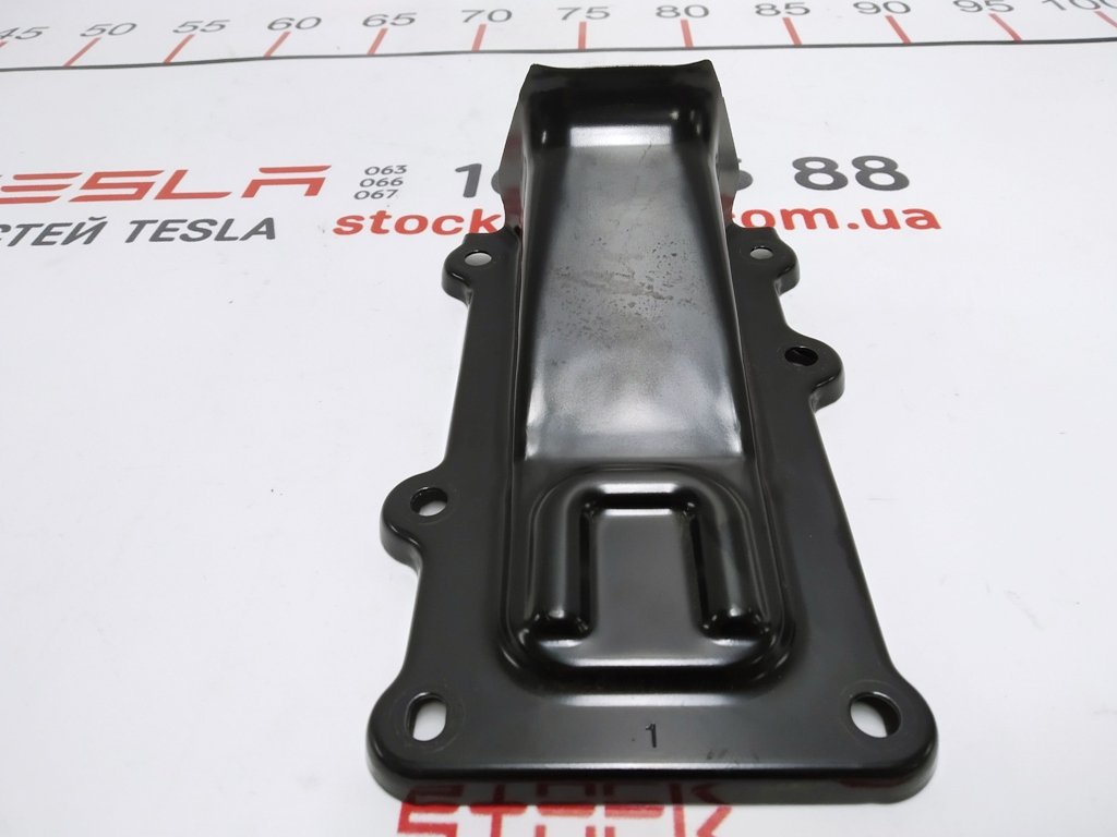 1 Montážní držák krytu ventilace hlavní baterie Tesla model S REST, Tesla model X 1106362-01-B